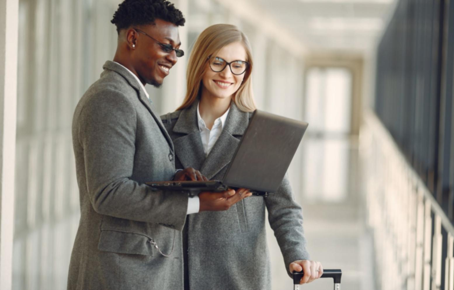 One-on-one sales coaching session demonstrating consultation techniques